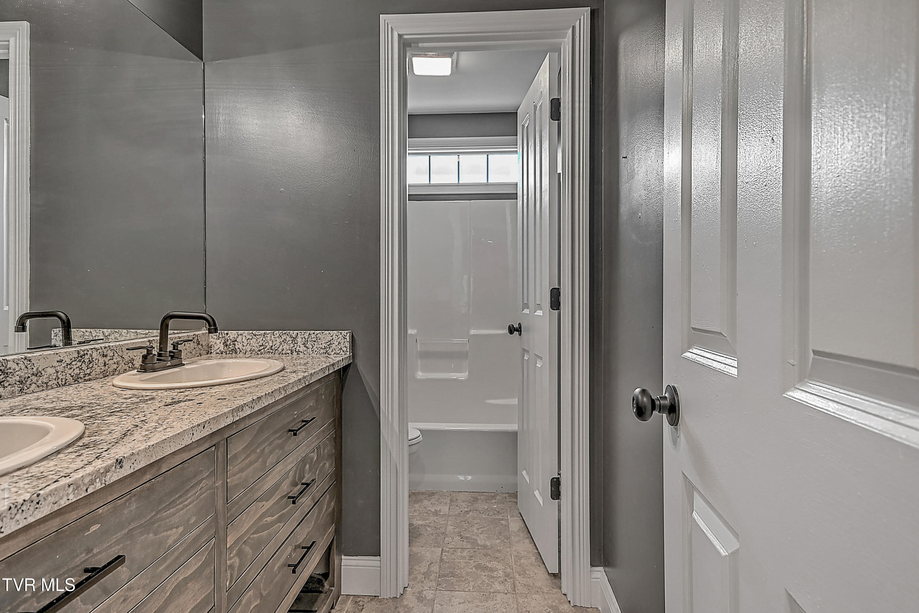 136 Queensgate Bristol, TN 37620 - Photo 45 of 60 136 Queensgate LH-45