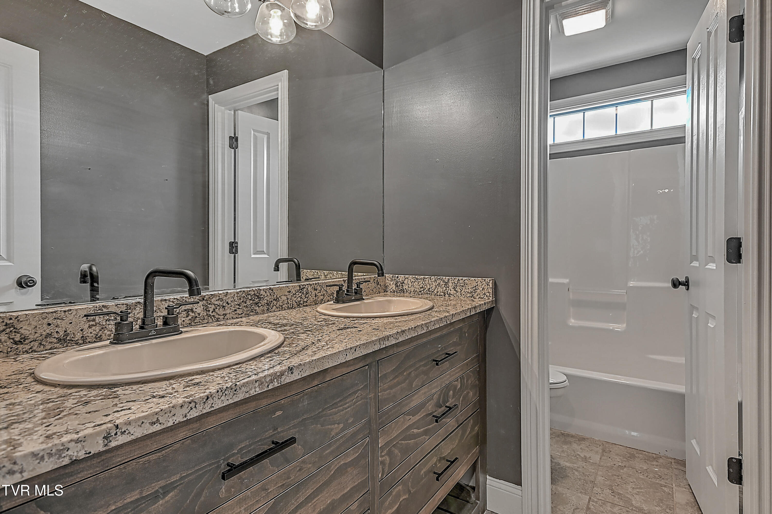 136 Queensgate Bristol, TN 37620 - Photo 46 of 60 136 Queensgate LH-46