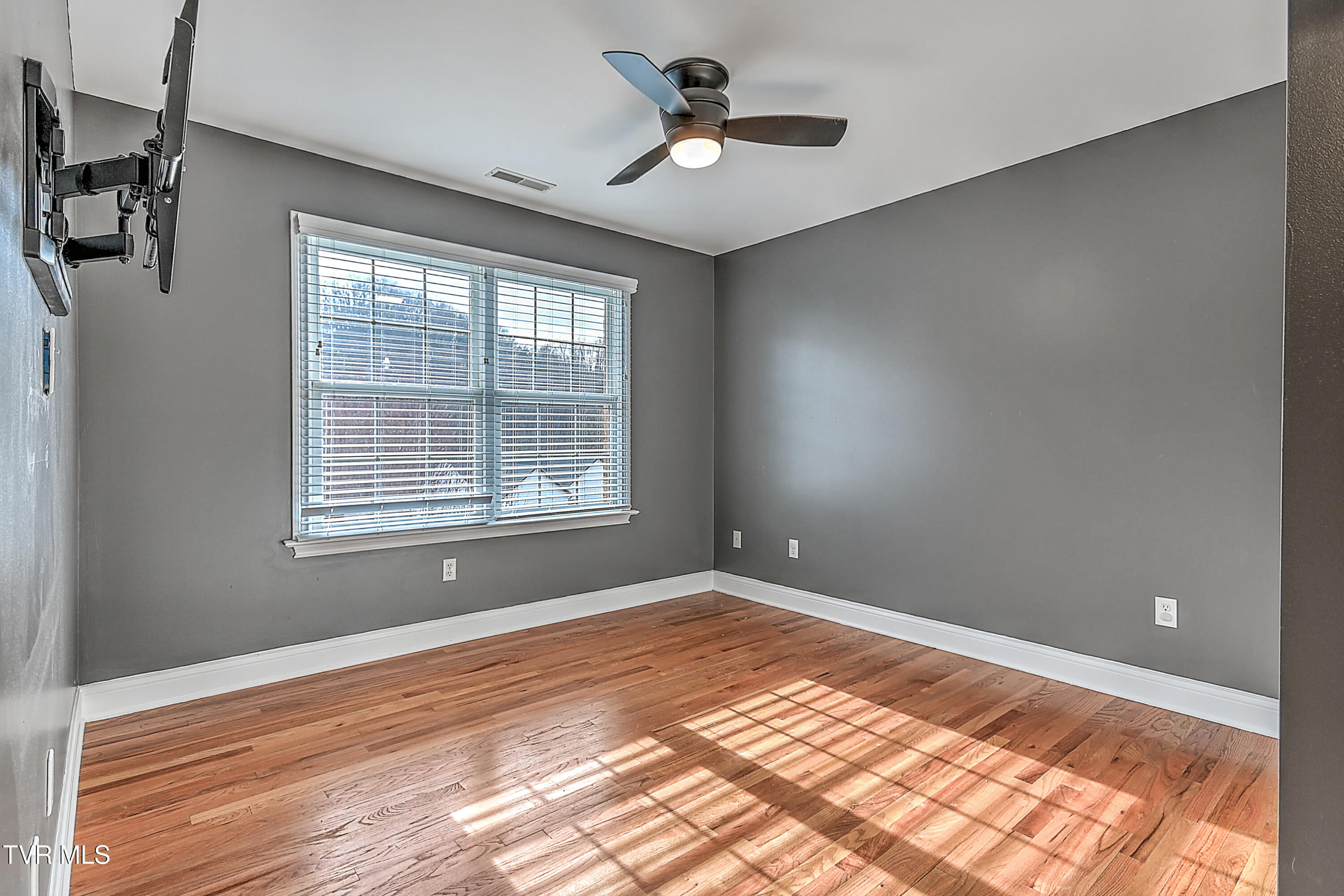 136 Queensgate Bristol, TN 37620 - Photo 47 of 60 136 Queensgate LH-47