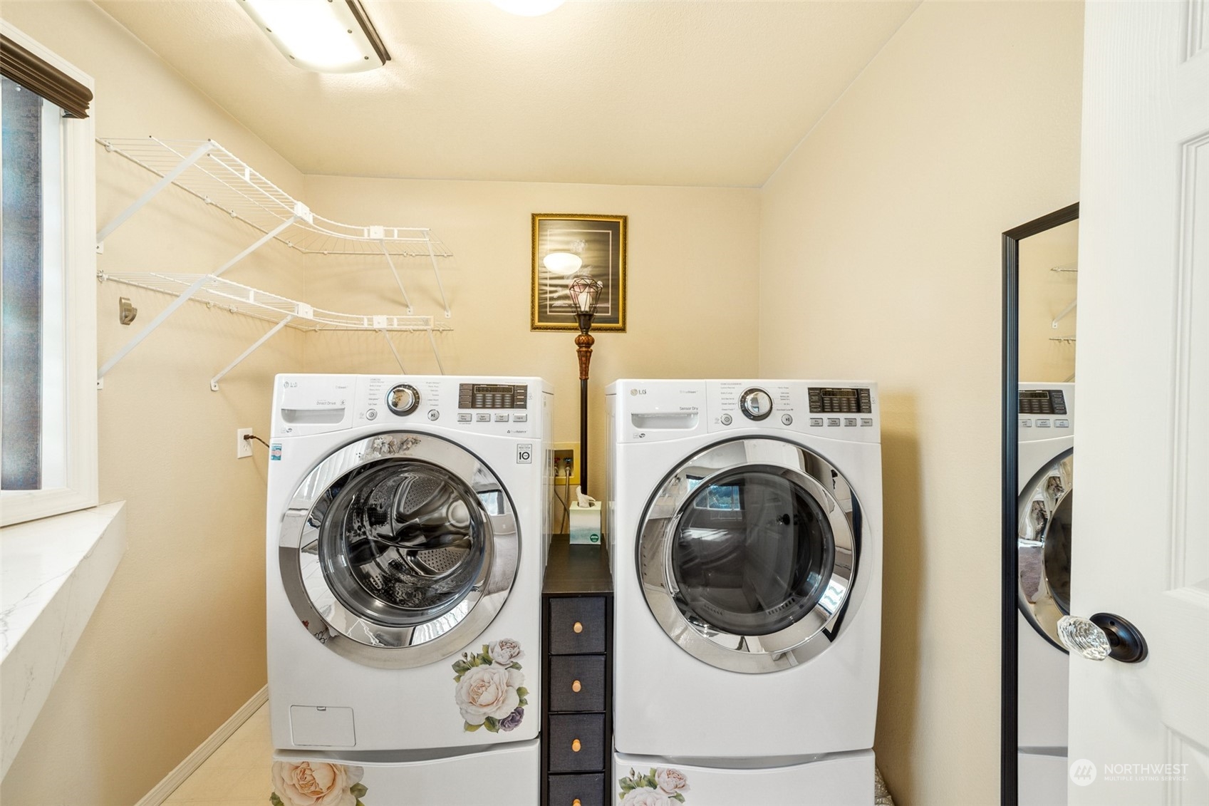 4609 Southwest 328th Place Federal Way, WA 98023 - Photo 13 of 32 a utility room with dryer and washer