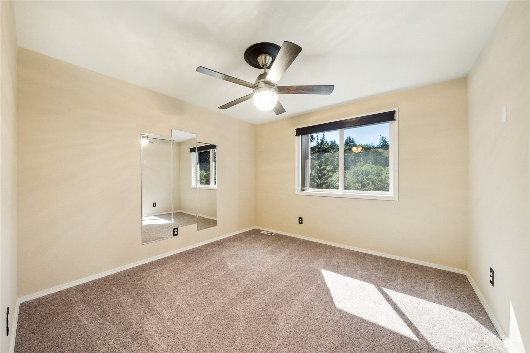 4609 Southwest 328th Place Federal Way, WA 98023 - Photo 20 of 32 a view of an empty room with a window