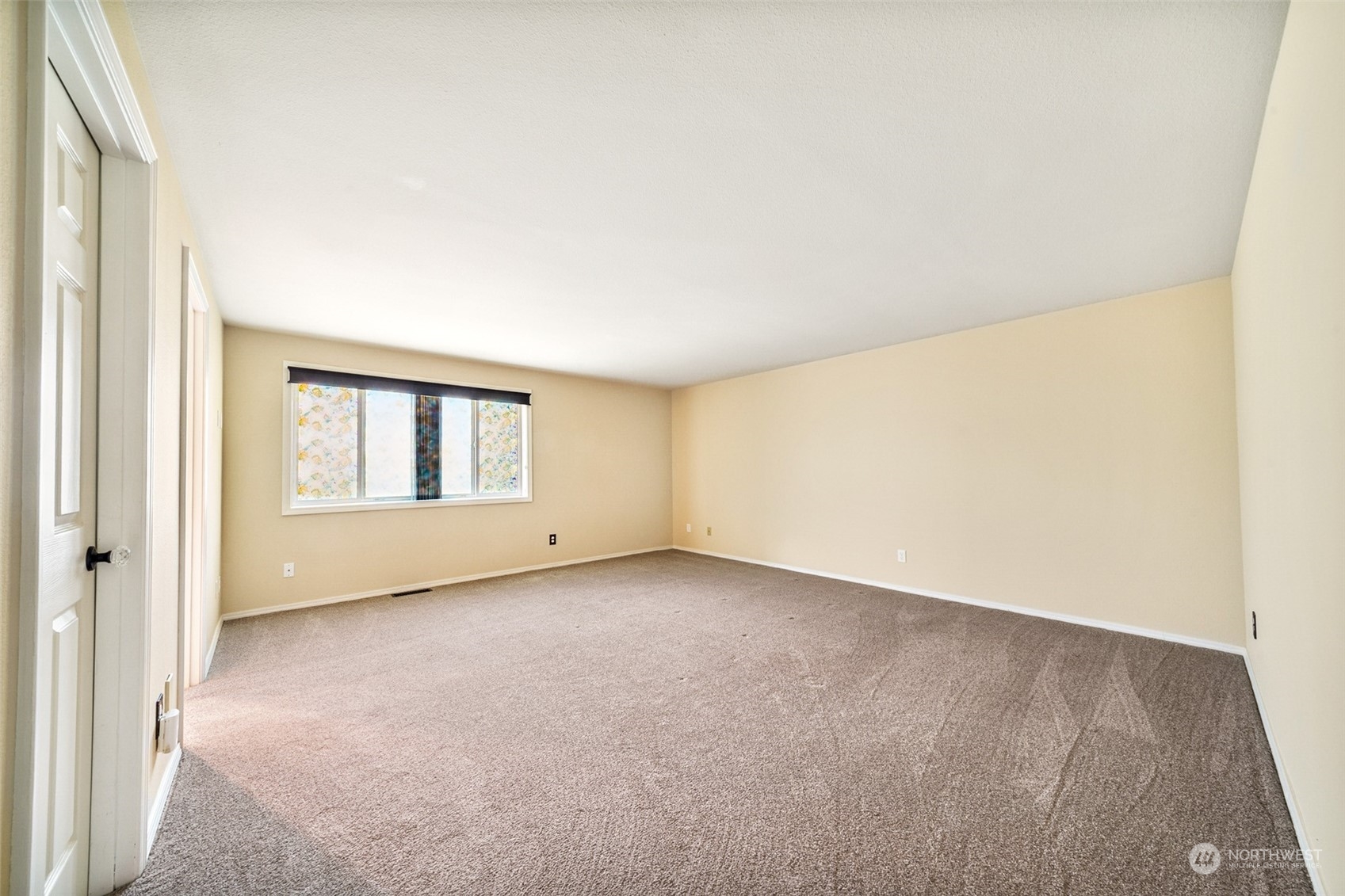 4609 Southwest 328th Place Federal Way, WA 98023 - Photo 23 of 32 a view of an empty room with a window
