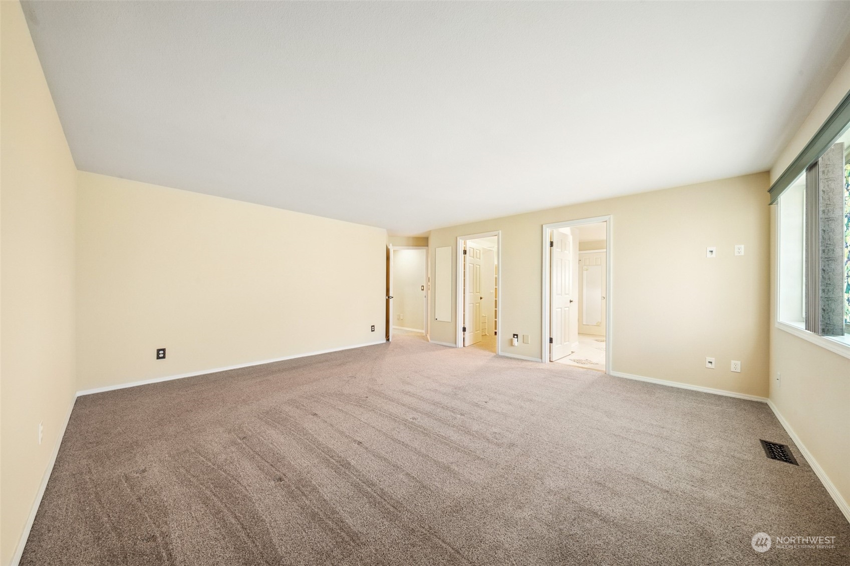4609 Southwest 328th Place Federal Way, WA 98023 - Photo 24 of 32 a view of an empty room with a window