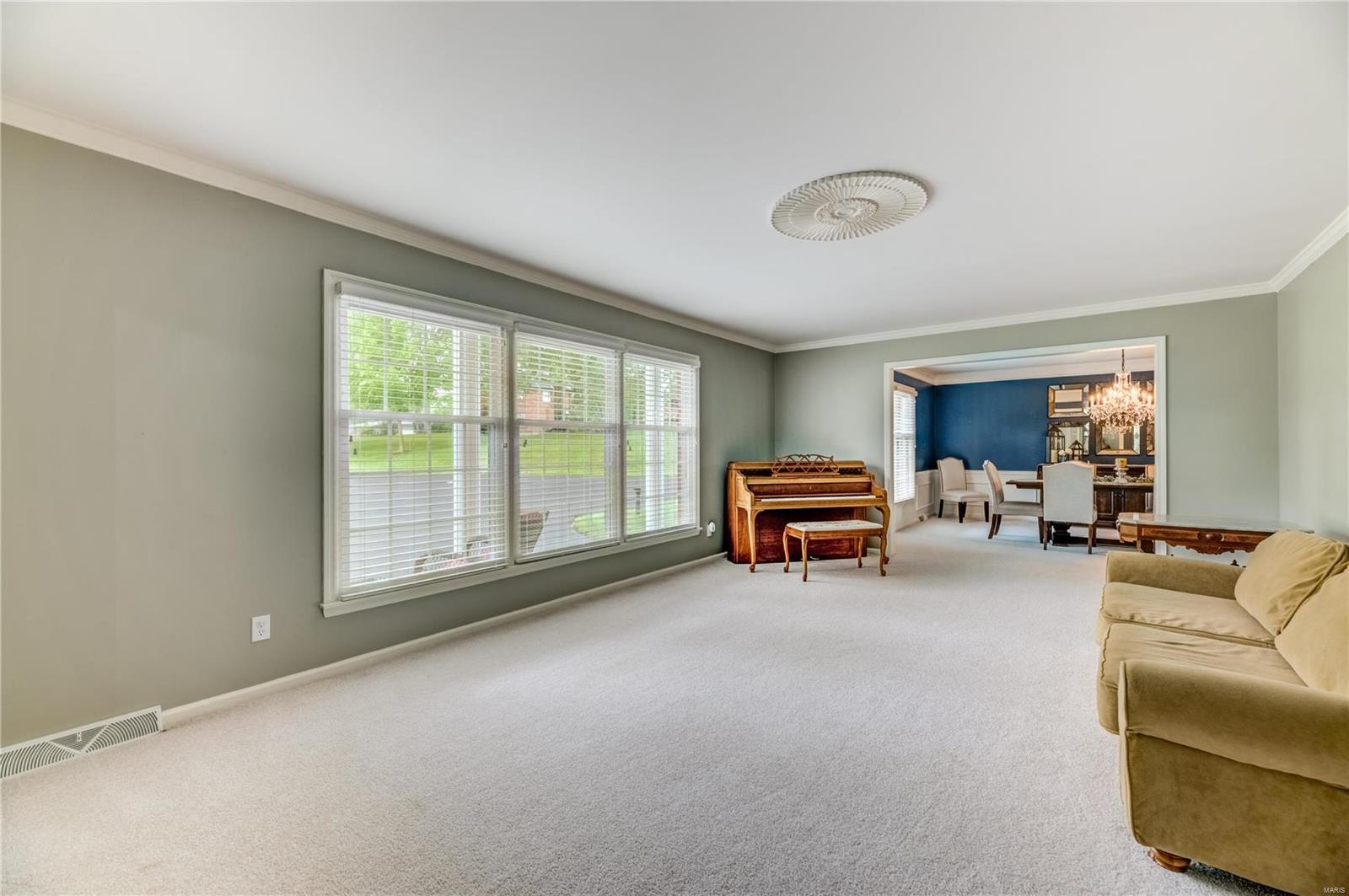 12175 Point Oak Road Des Peres, MO 63131 - Photo 5 of 29 Gallery Image 5
