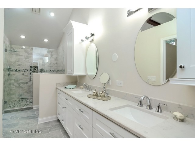820 North Inverway Road Inverness, IL 60067 - Photo 14 of 25 a bathroom with a double vanity sink and a mirror
