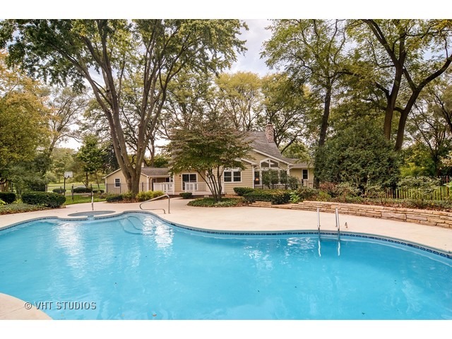 820 North Inverway Road Inverness, IL 60067 - Photo 24 of 25 a view of a house with swimming pool and a yard