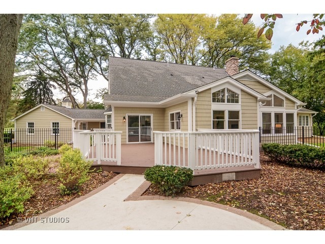 820 North Inverway Road Inverness, IL 60067 - Photo 25 of 25 a view of a house with a yard