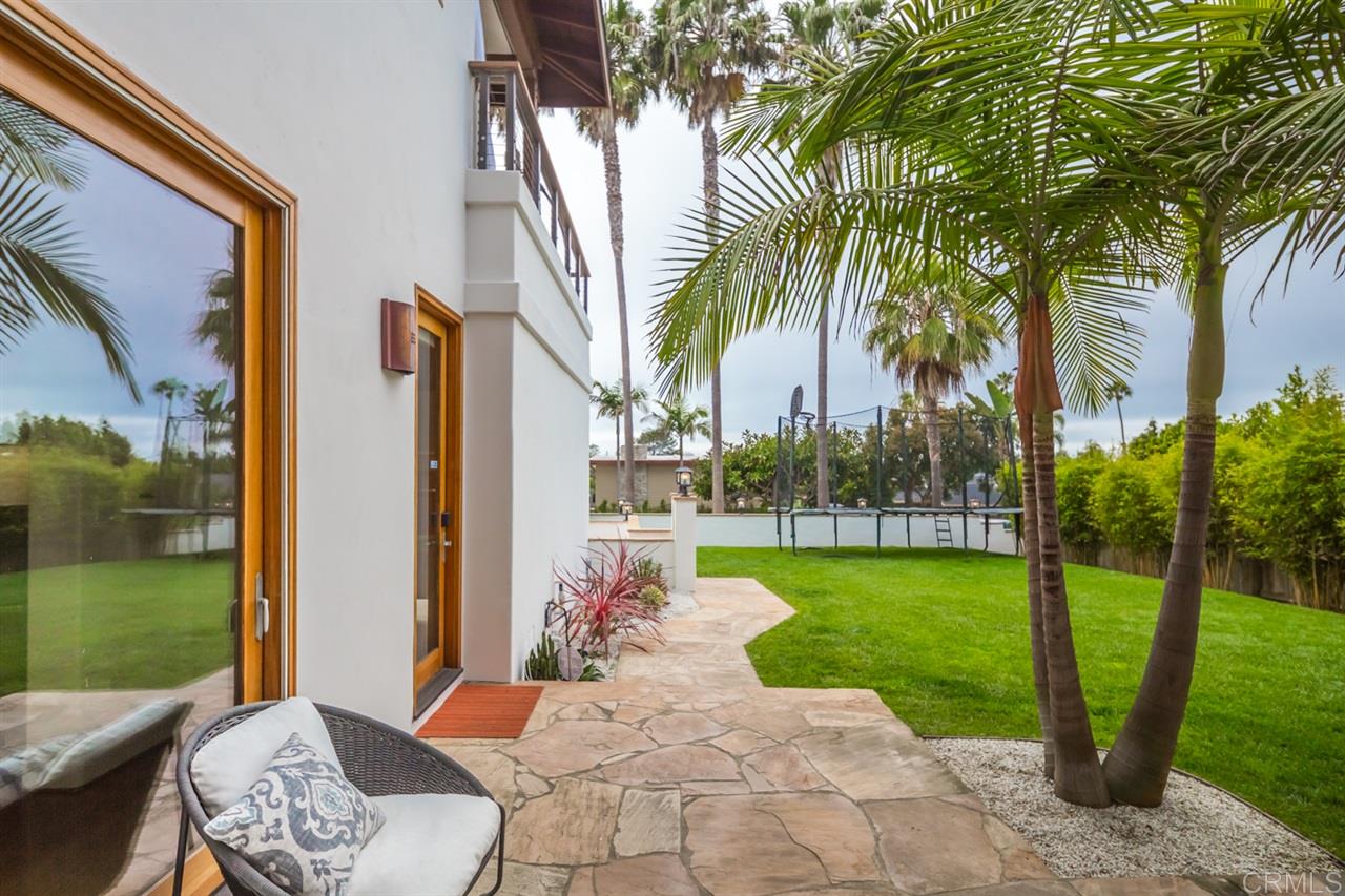 733 Stratford Drive Encinitas, CA 92024 - Photo 3 of 25