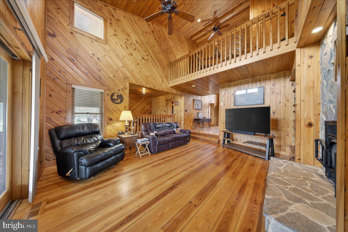 10036 Redden Road Bridgeville, DE 19933 - Photo 14 of 53 Livingroom