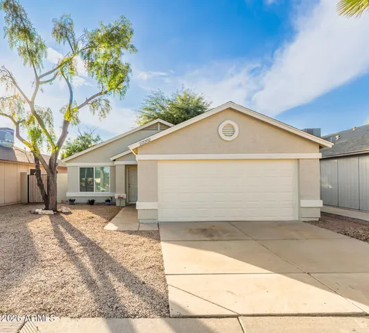 a view of a front of house with a yard