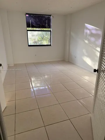 a view of a utility room
