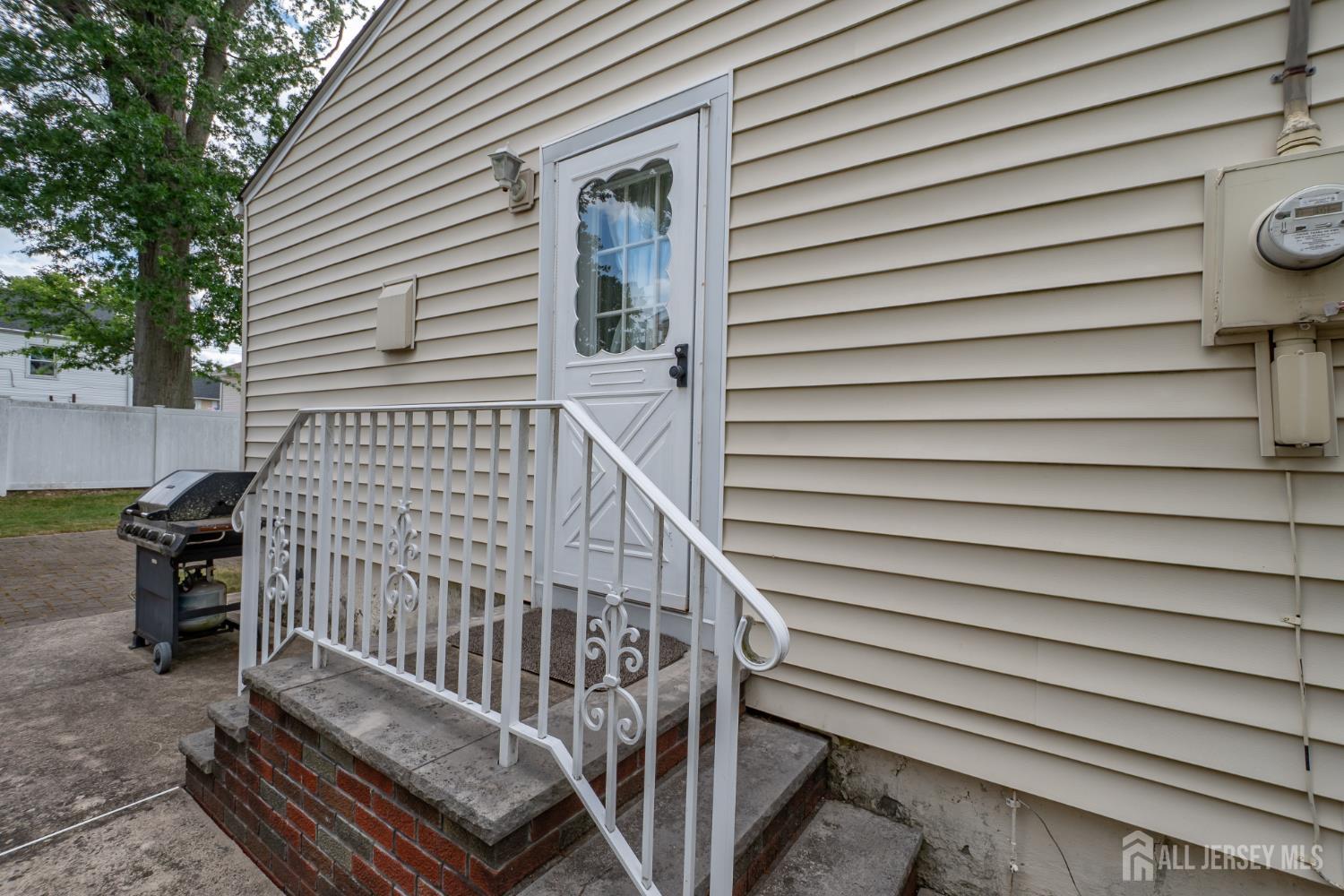 95 Jeffery Road Colonia, NJ 07067 - Photo 26 of 31