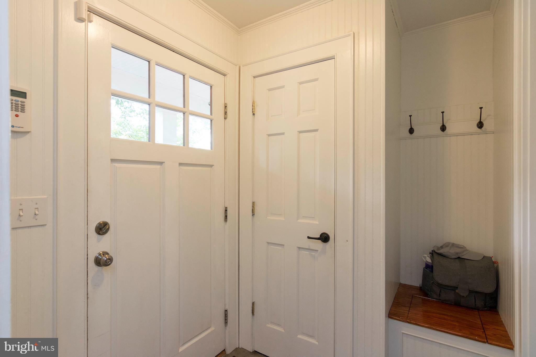 722 Genessee Street Annapolis, MD 21401 - Photo 3 of 29 a bathroom with a bathtub