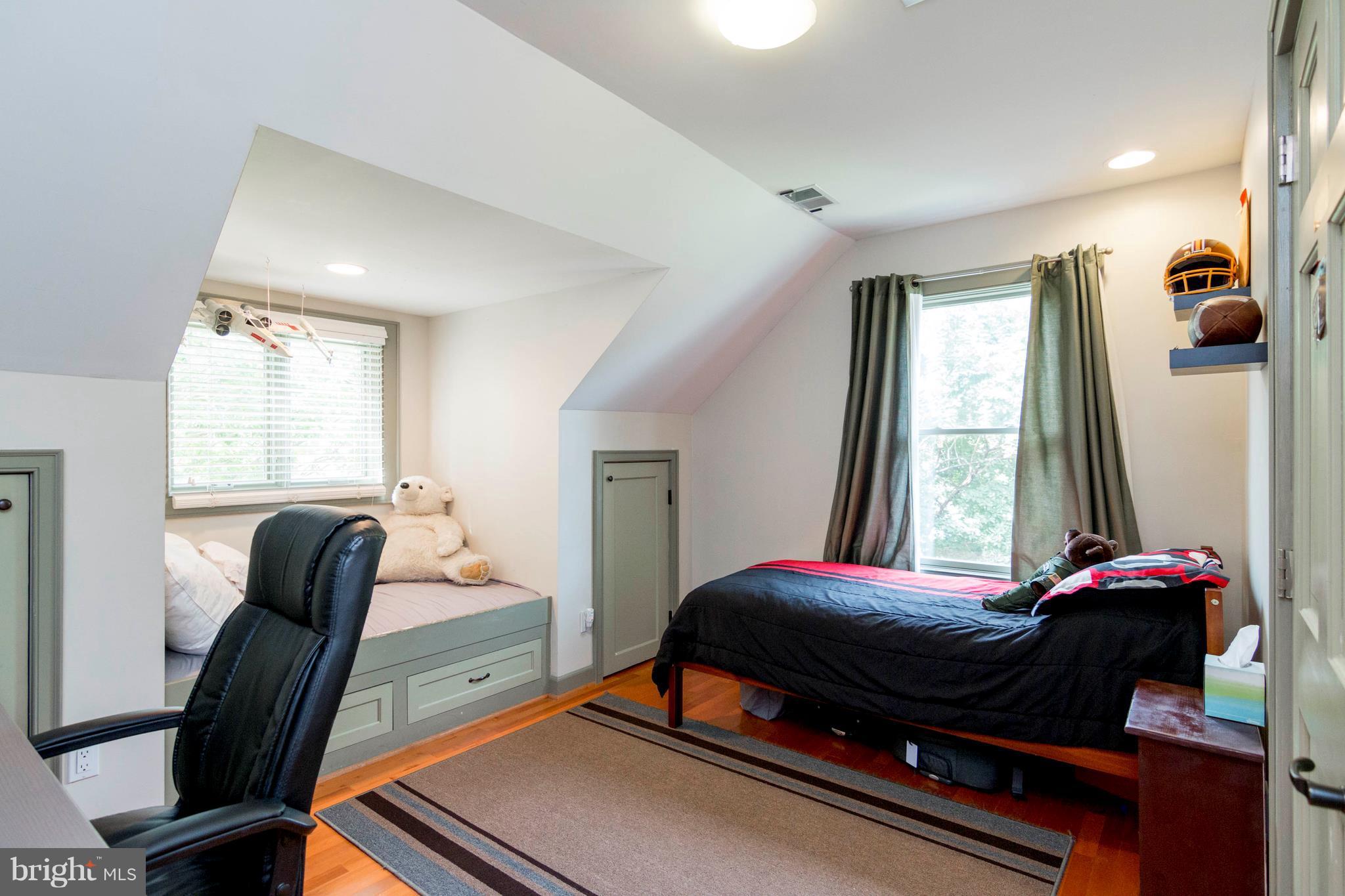 722 Genessee Street Annapolis, MD 21401 - Photo 26 of 29 a room with furniture and a window