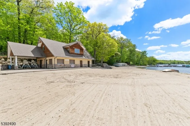 $949,999 | 2 Briarcliff Terrace, Kinnelon, NJ 07405