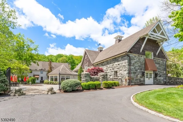 $949,999 | 2 Briarcliff Terrace, Kinnelon, NJ 07405