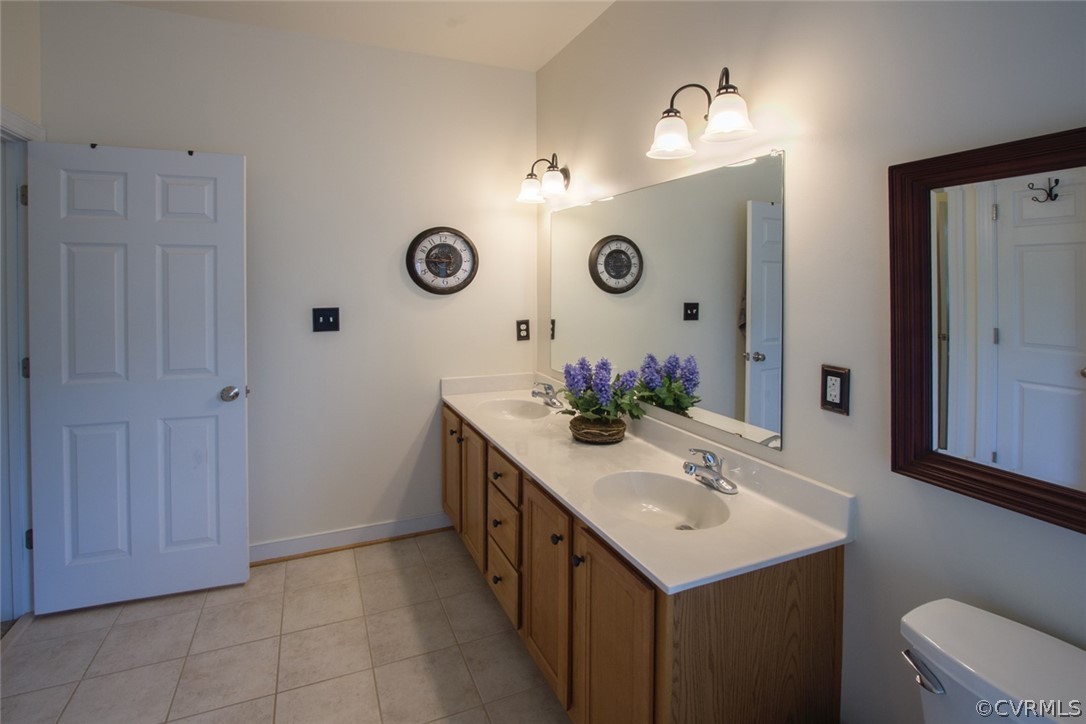 6085 Cartersville Road Powhatan, VA 23139 - Photo 28 of 50 Master bath also has double vanities.