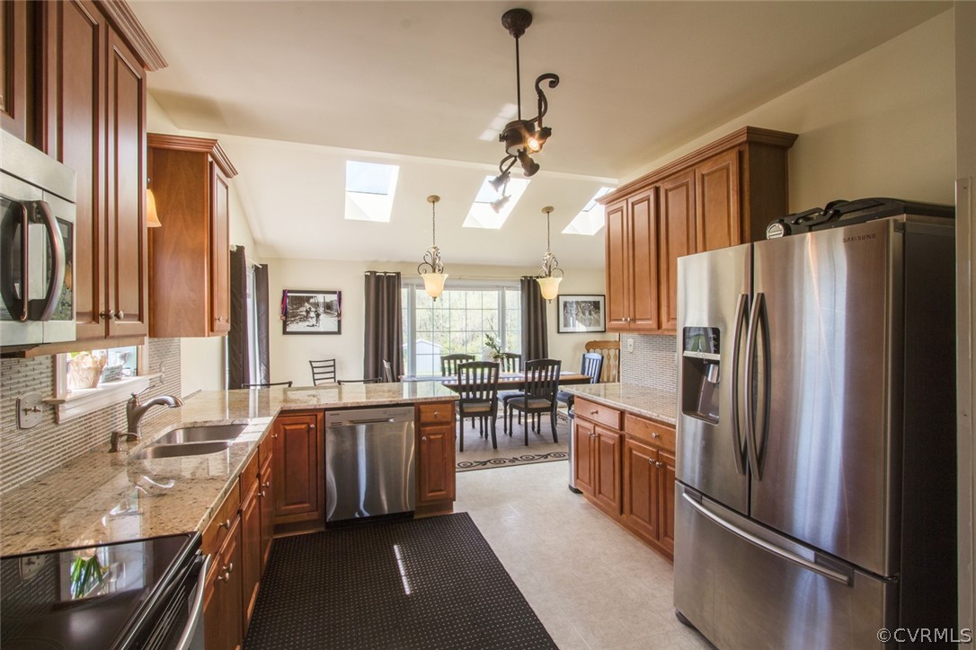 6085 Cartersville Road Powhatan, VA 23139 - Photo 4 of 50 Beautiful kitchen! All stainless steel appliances
