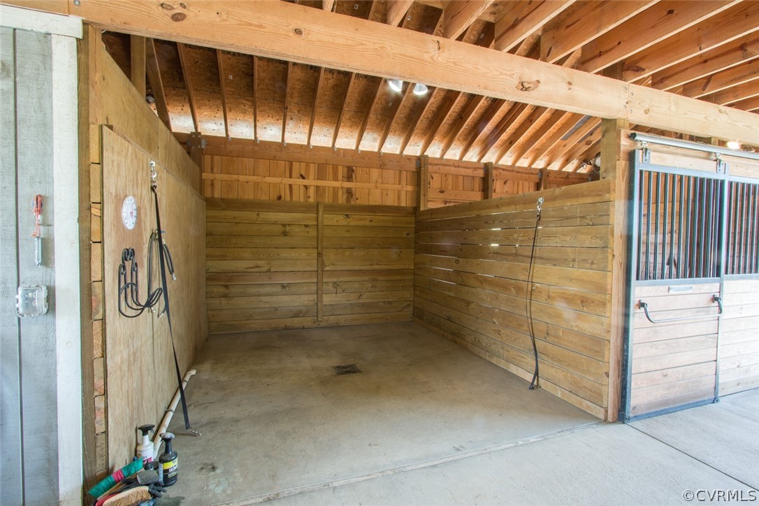 6085 Cartersville Road Powhatan, VA 23139 - Photo 9 of 50 12 x 12 wash stall with hot water!