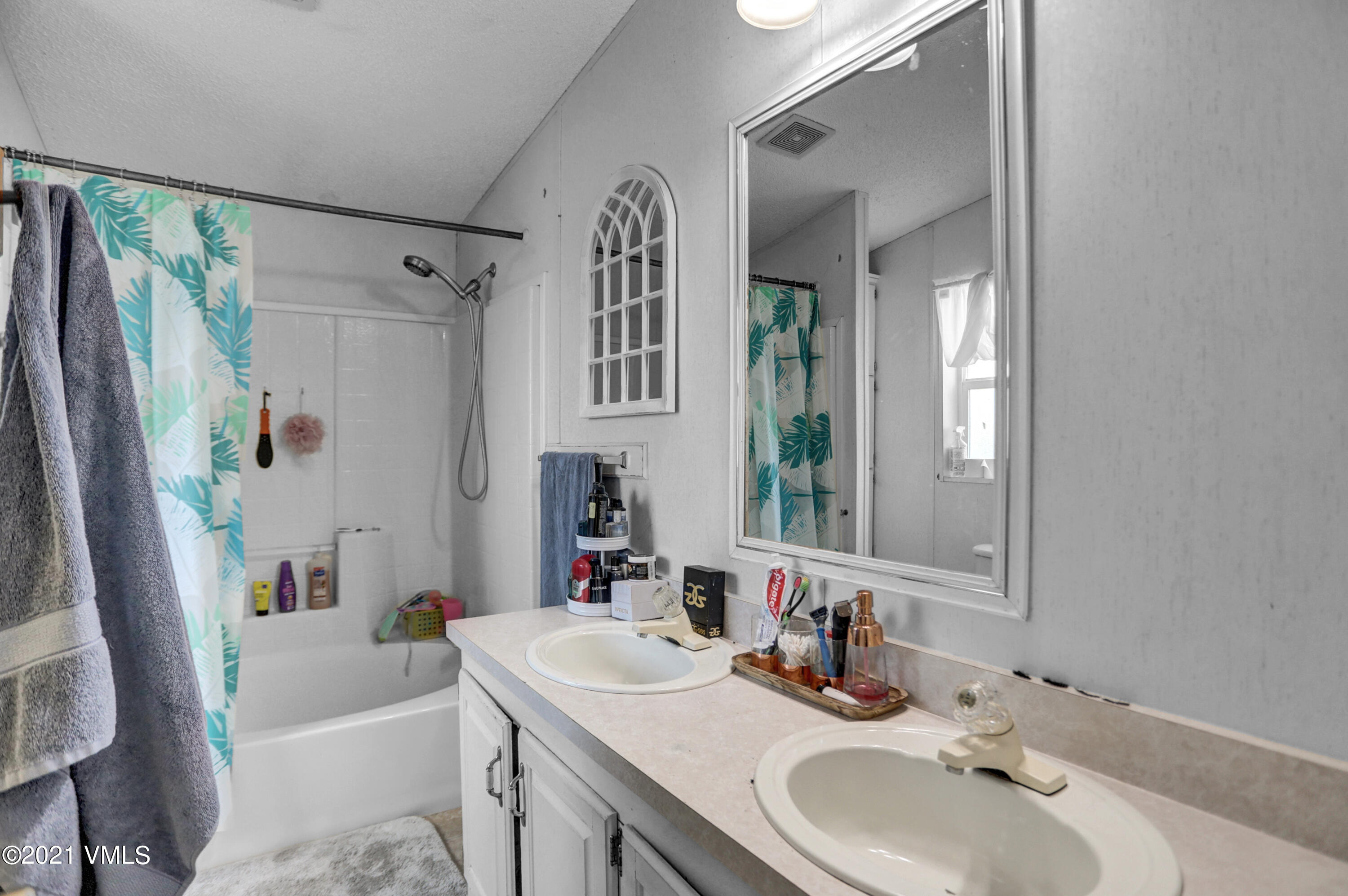 114 Spring Circle Gypsum, CO 81637 - Photo 22 of 27 Bathroom 2