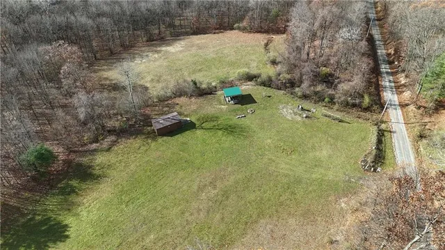 a big yard with lots of green space and mountain view