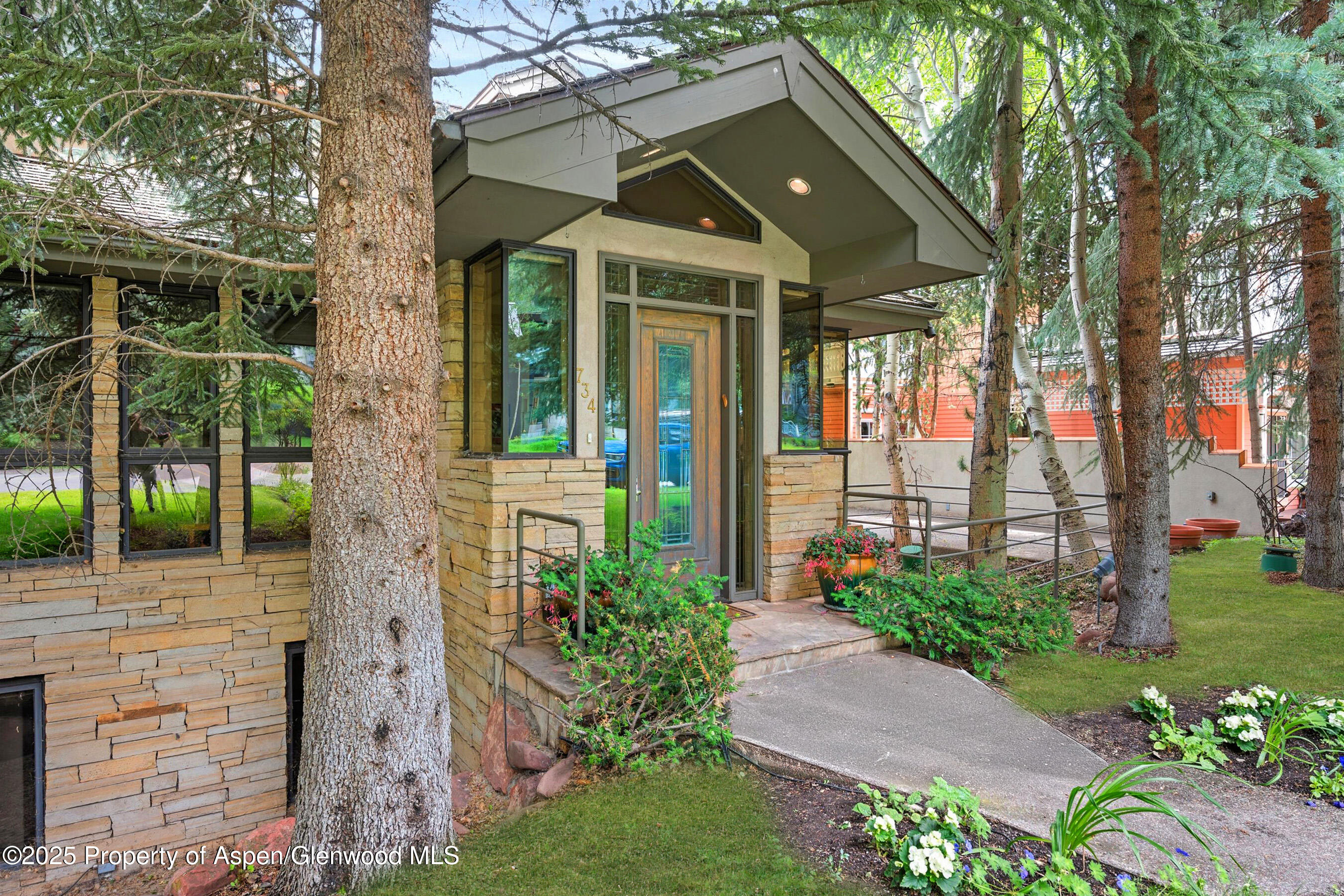 734 West Smuggler Street Aspen, CO 81611 - Photo 2 of 33 Timeless Exterior