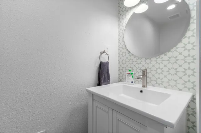 $650,000 | 40 Northwood Drive, Point Blank, TX 77364