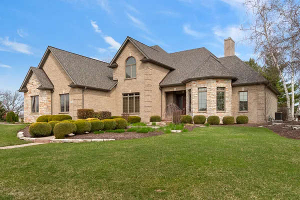 $750,000 | 605 Independence Avenue, Sycamore, IL 60178