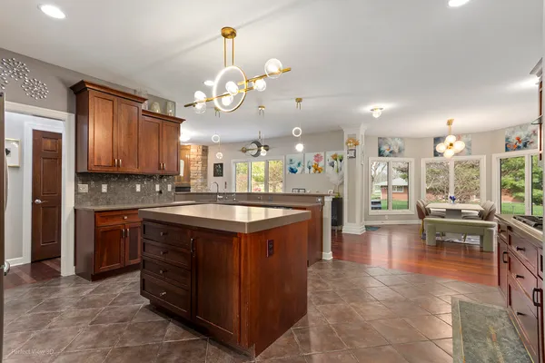 $750,000 | 605 Independence Avenue, Sycamore, IL 60178