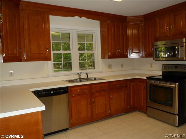 2221 Swamp Fox Road Midlothian, VA 23112 - Photo 4 of 11 Kitchen - New stainless dishwasher, microwave and