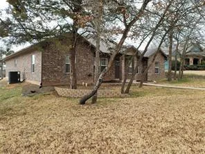 $2,100 | 1808 Woodland Park Drive, Denison, TX 75020