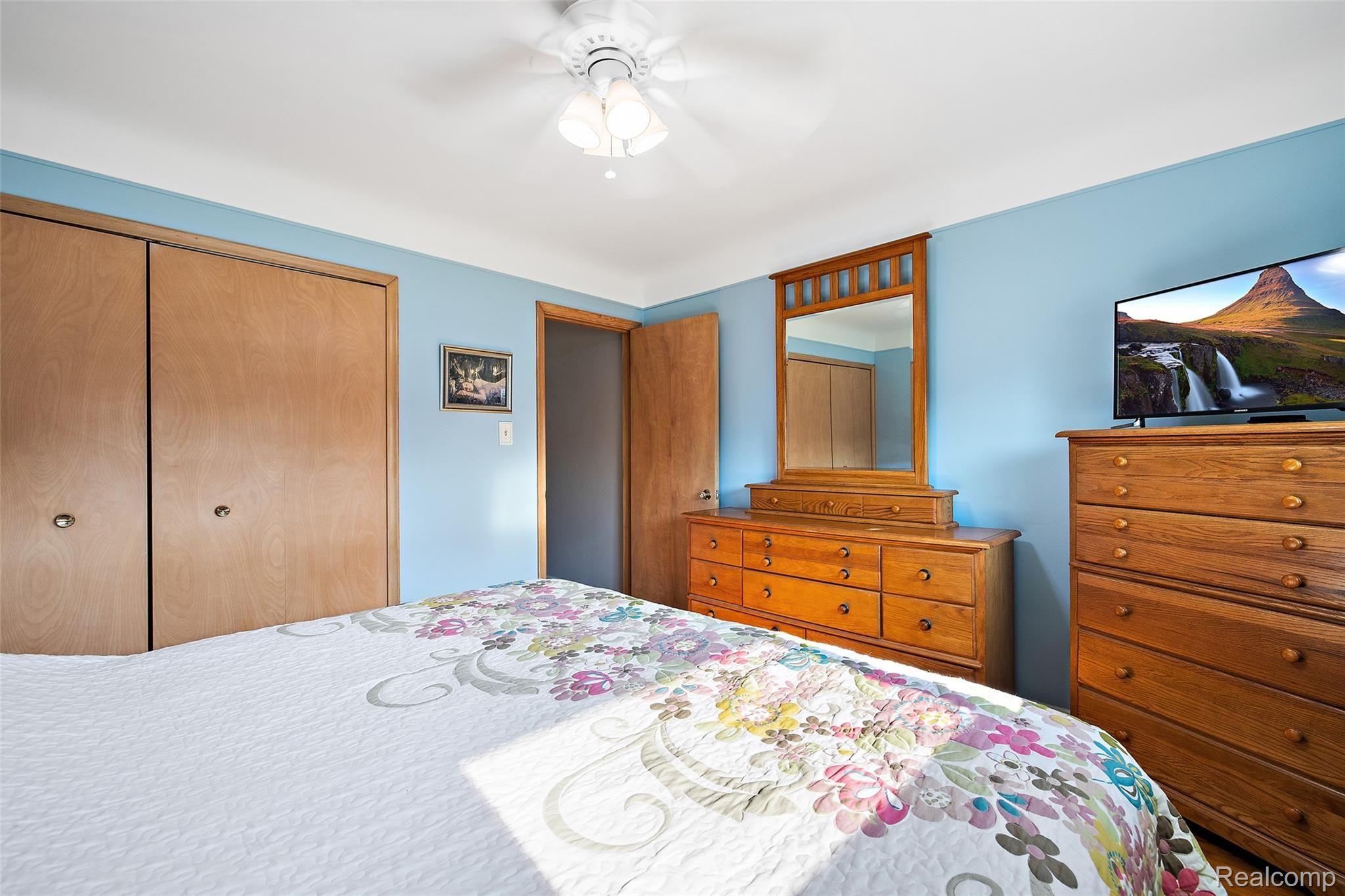 29357 Ridgefield Avenue Warren, MI 48088 - Photo 27 of 49 29537 Ridgefield-40.jpg