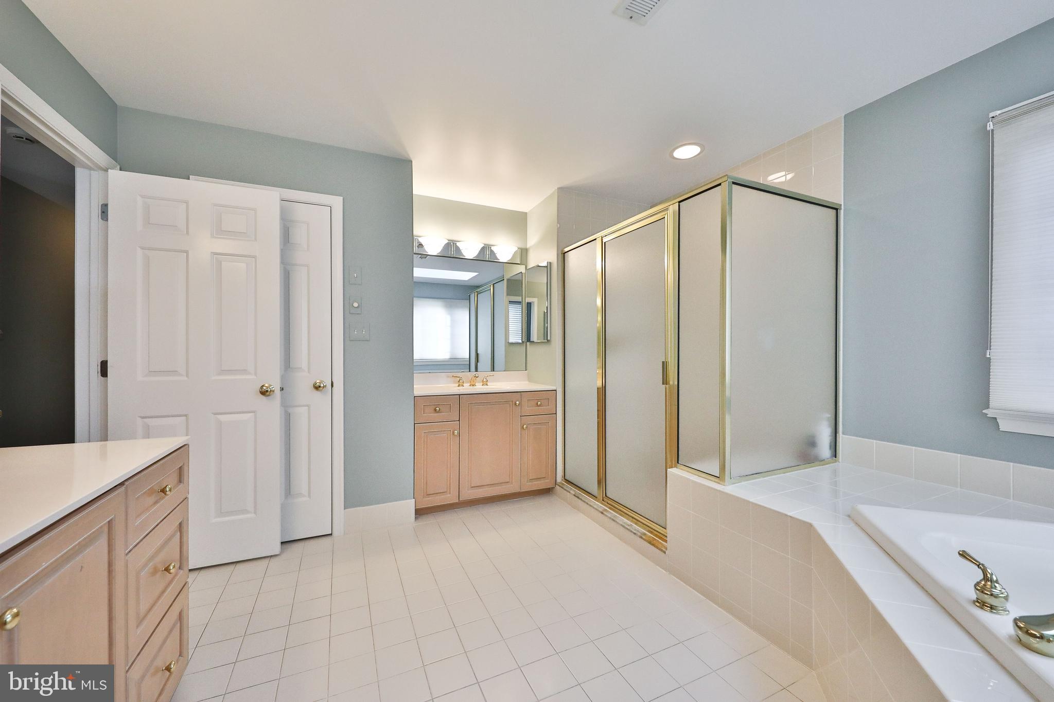 986 North Penn Oak Road Ambler, PA 19002 - Photo 23 of 48 Stall Shower
