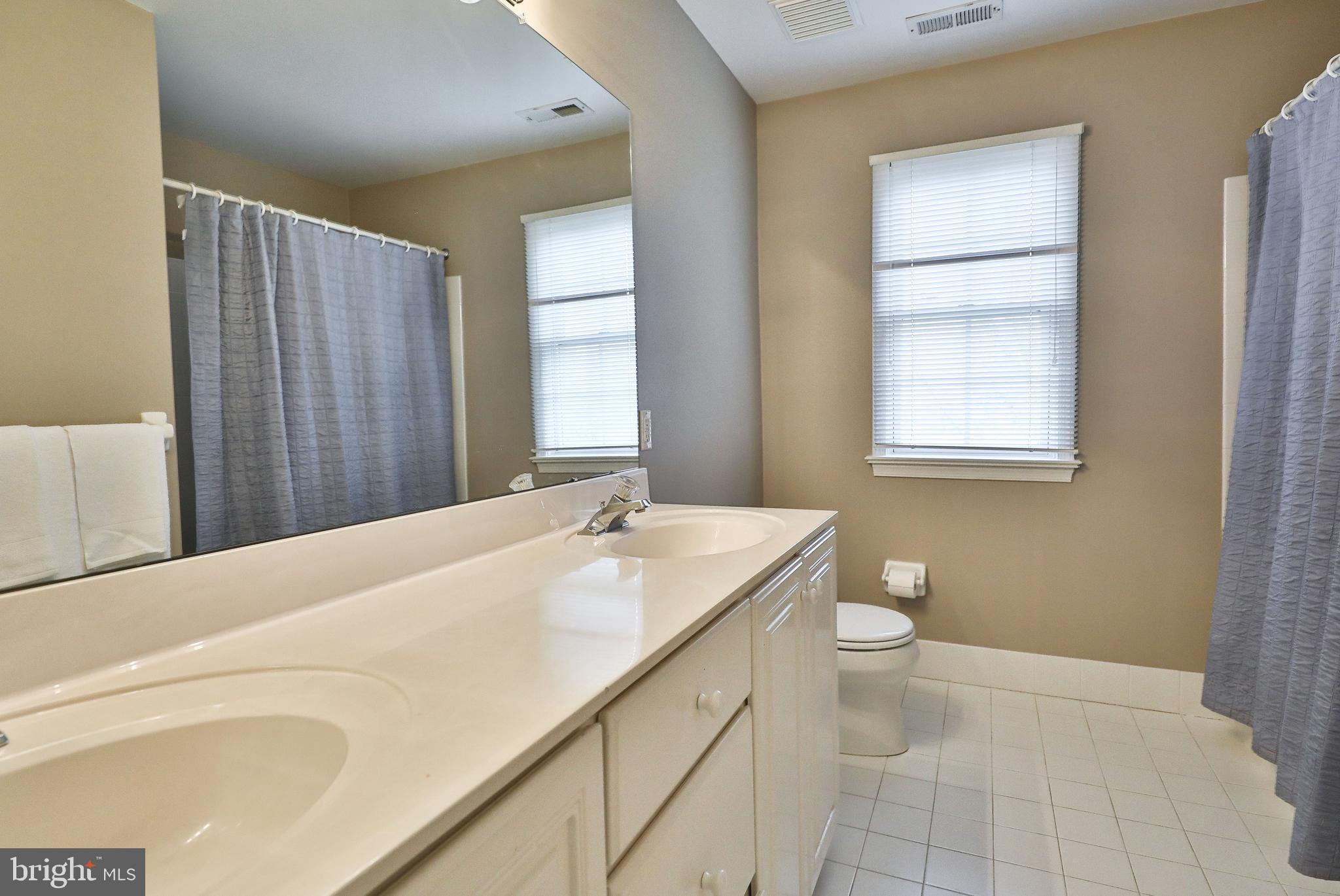 986 North Penn Oak Road Ambler, PA 19002 - Photo 25 of 48 Hall Bathroom w/ Tub-Shower