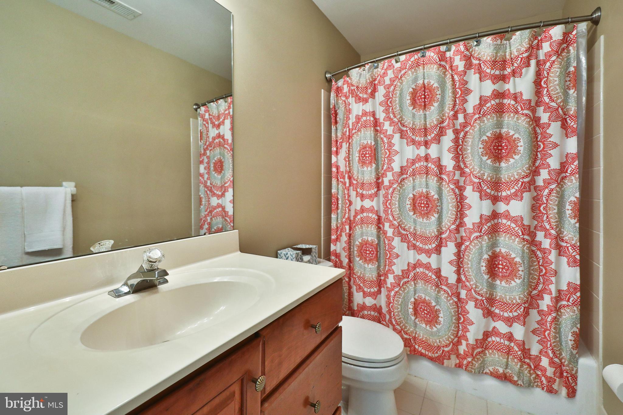 986 North Penn Oak Road Ambler, PA 19002 - Photo 29 of 48 En-Suite Bathroom