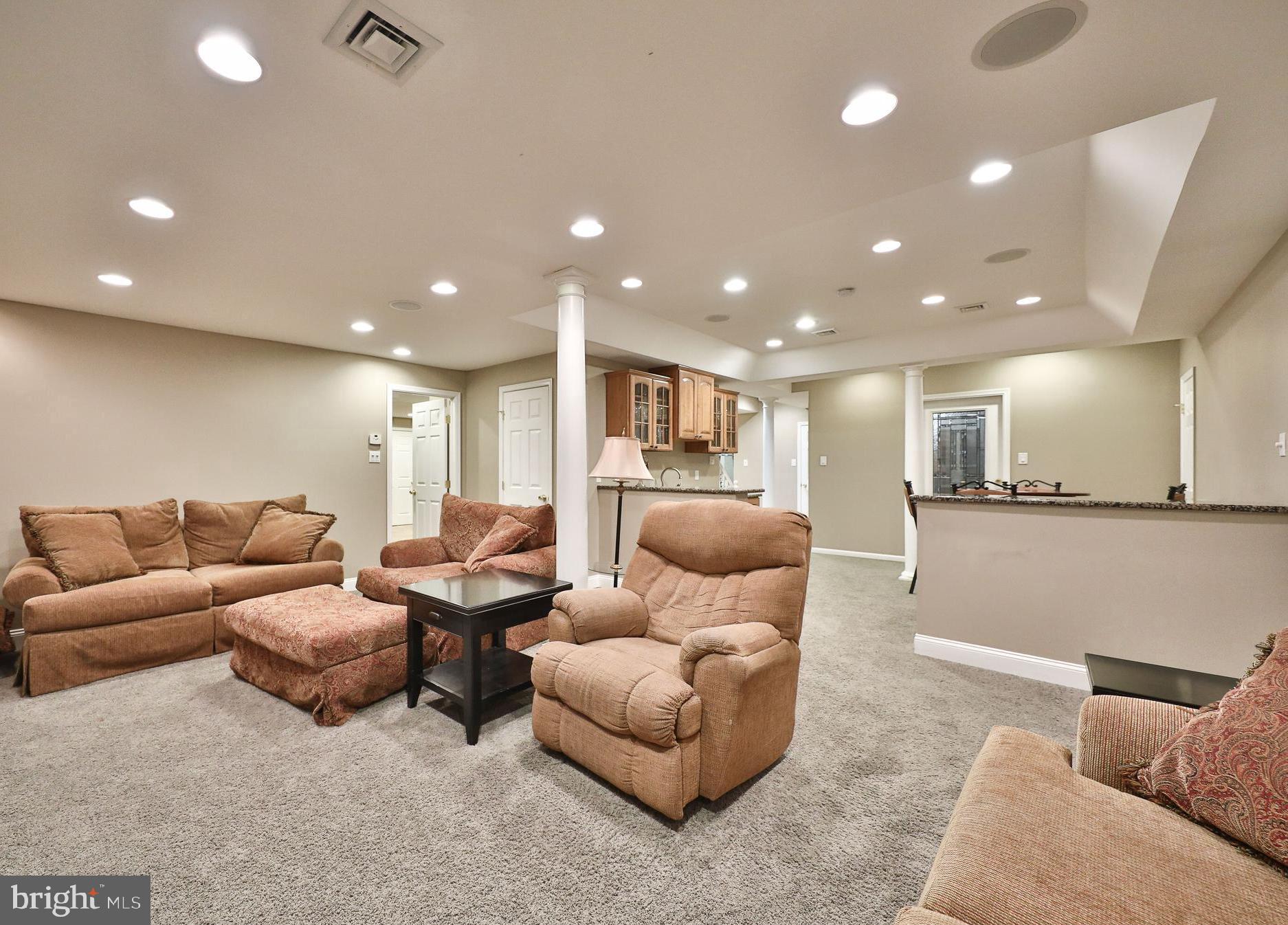 986 North Penn Oak Road Ambler, PA 19002 - Photo 32 of 48 Lounge Area
