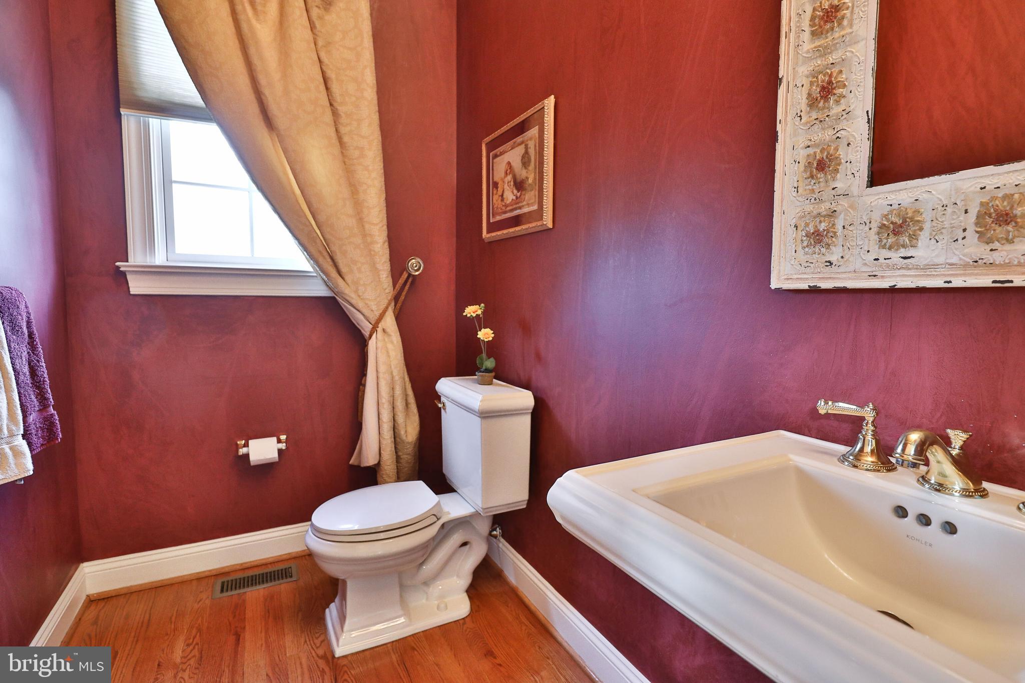 986 North Penn Oak Road Ambler, PA 19002 - Photo 8 of 48 Powder Room