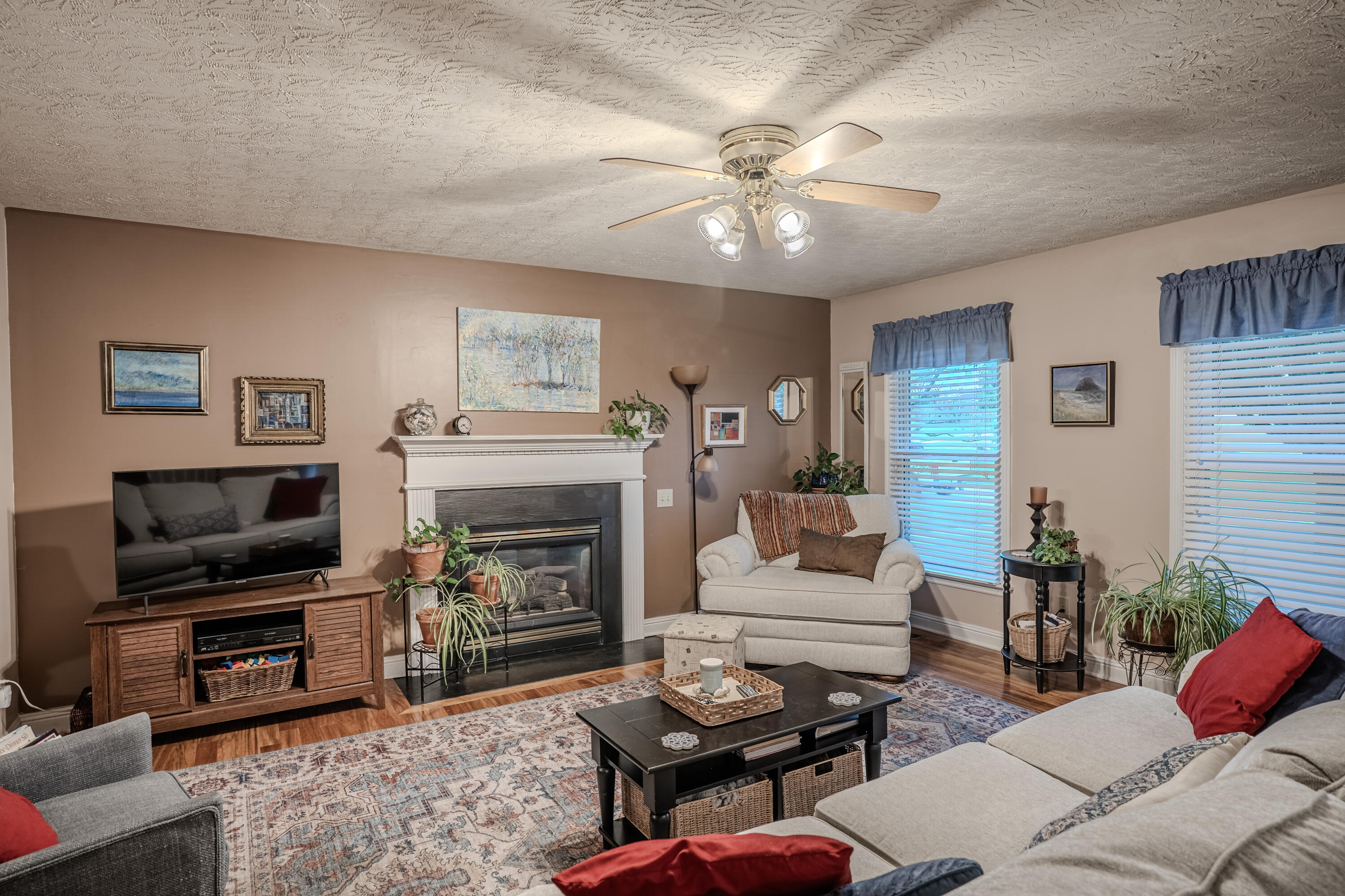228 Wickliffe Road Frankfort, KY 40601 - Photo 4 of 31 _DSC2027-HDR