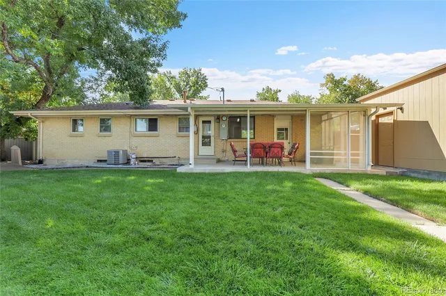 a view of outdoor space yard and yard