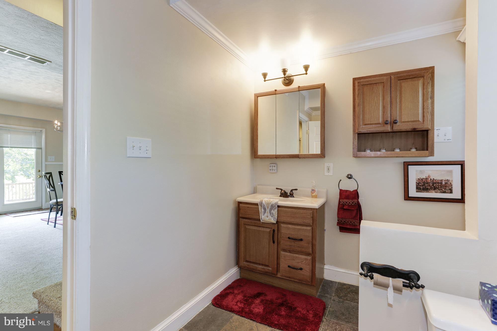 6207 Arkendale Road Alexandria, VA 22307 - Photo 22 of 30 3rd Full Bath