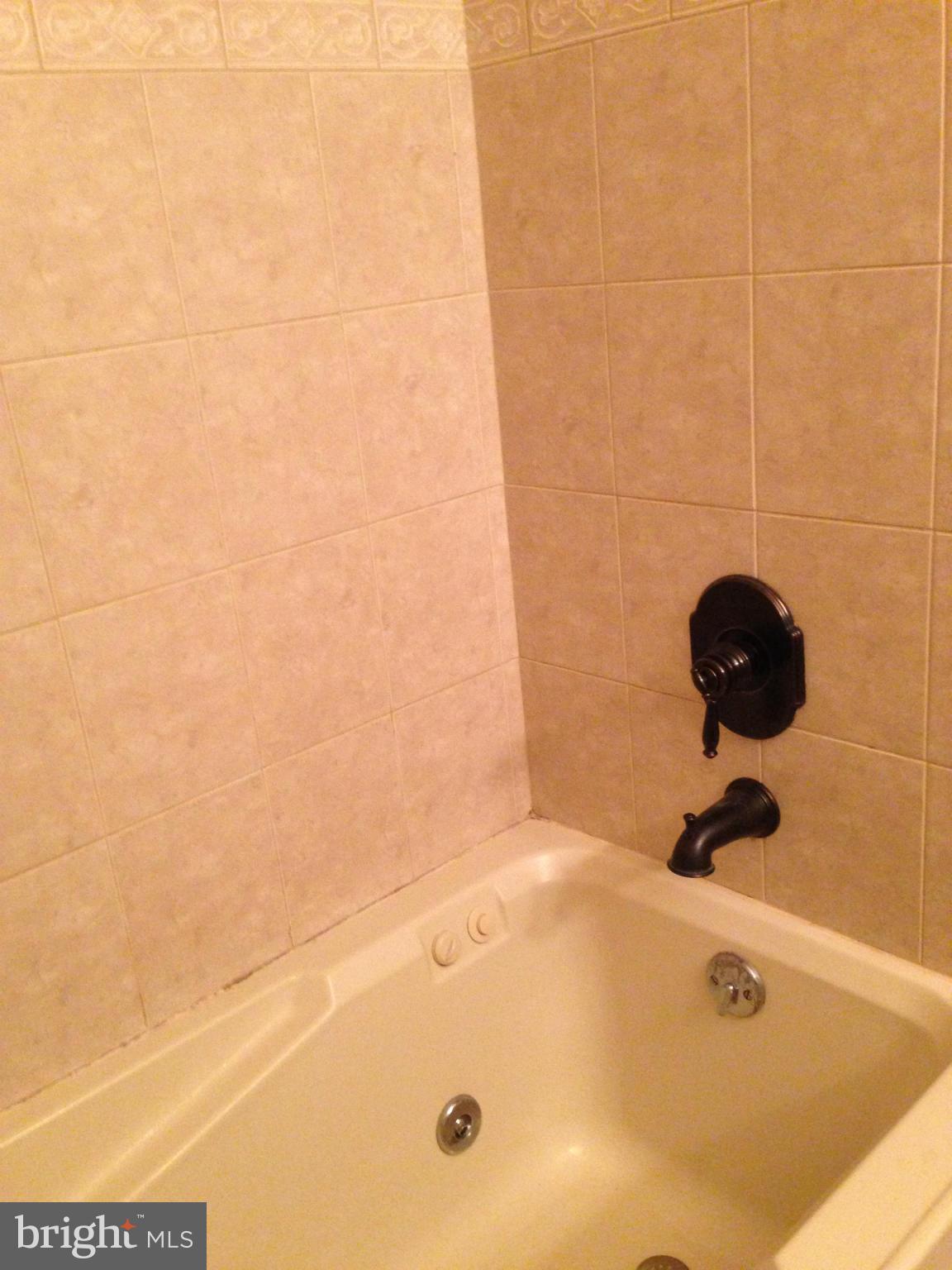 993 Heather Ridge Drive, Unit 5G Frederick, MD 21702 - Photo 7 of 18 Bath