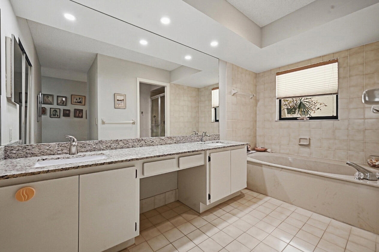 6906 Palmar Court Boca Raton, FL 33433 - Photo 23 of 42 Primary Bathroom