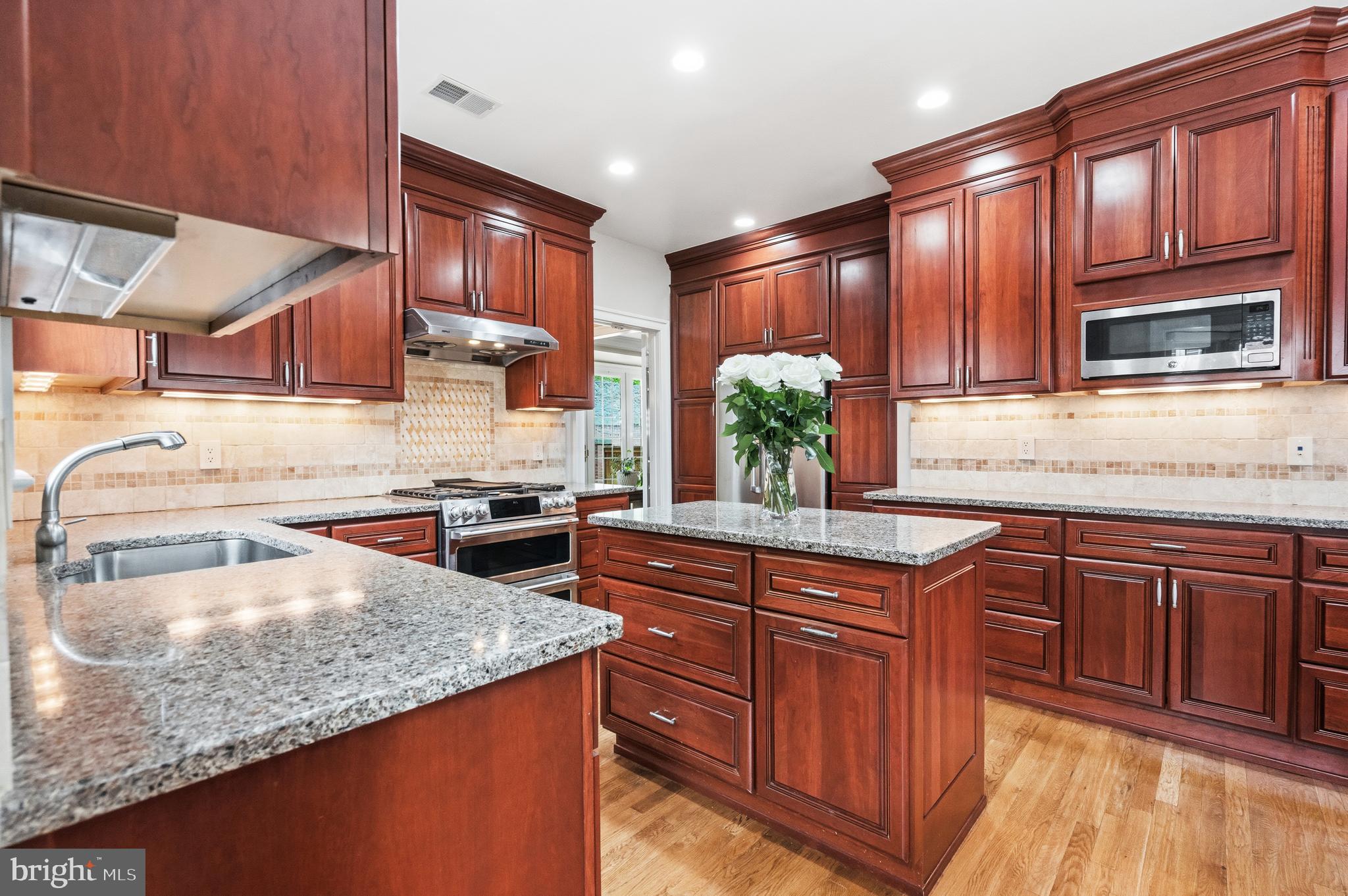8015 Quarry Ridge Way Bethesda, MD 20817 - Photo 16 of 65