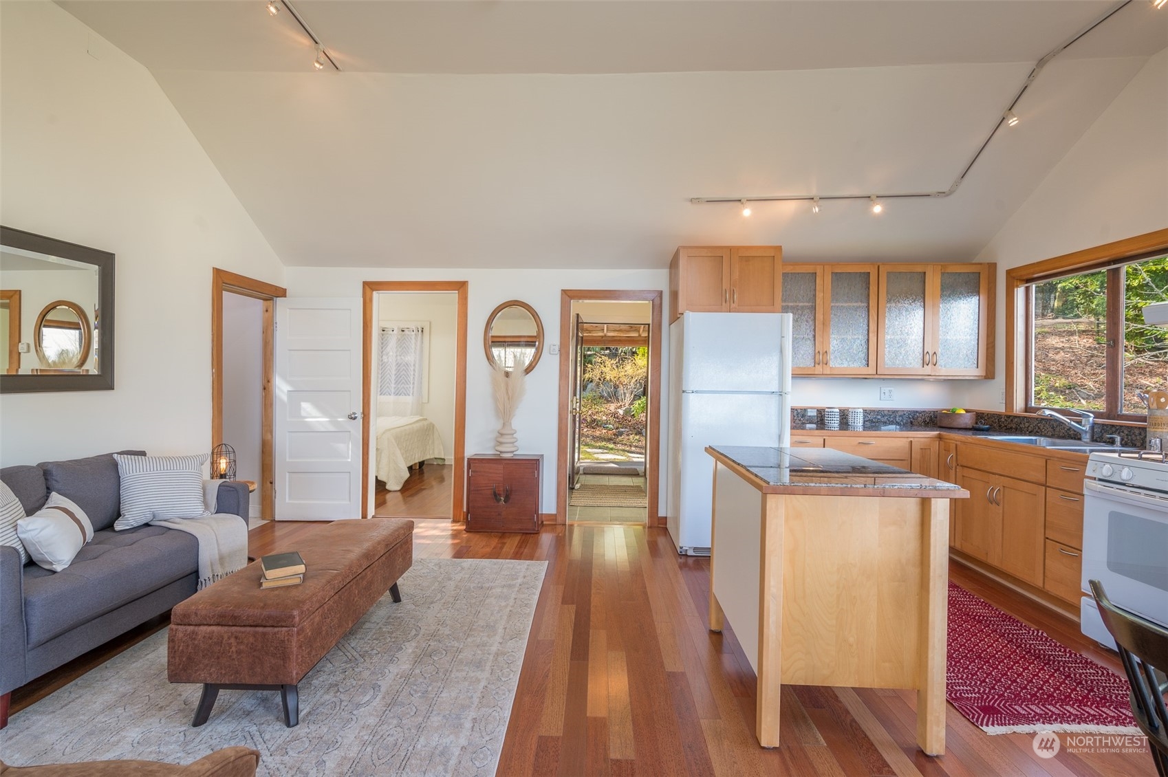 15706 Shanahan Road Southwest Vashon, WA 98070 - Photo 16 of 32 Gallery Image 16