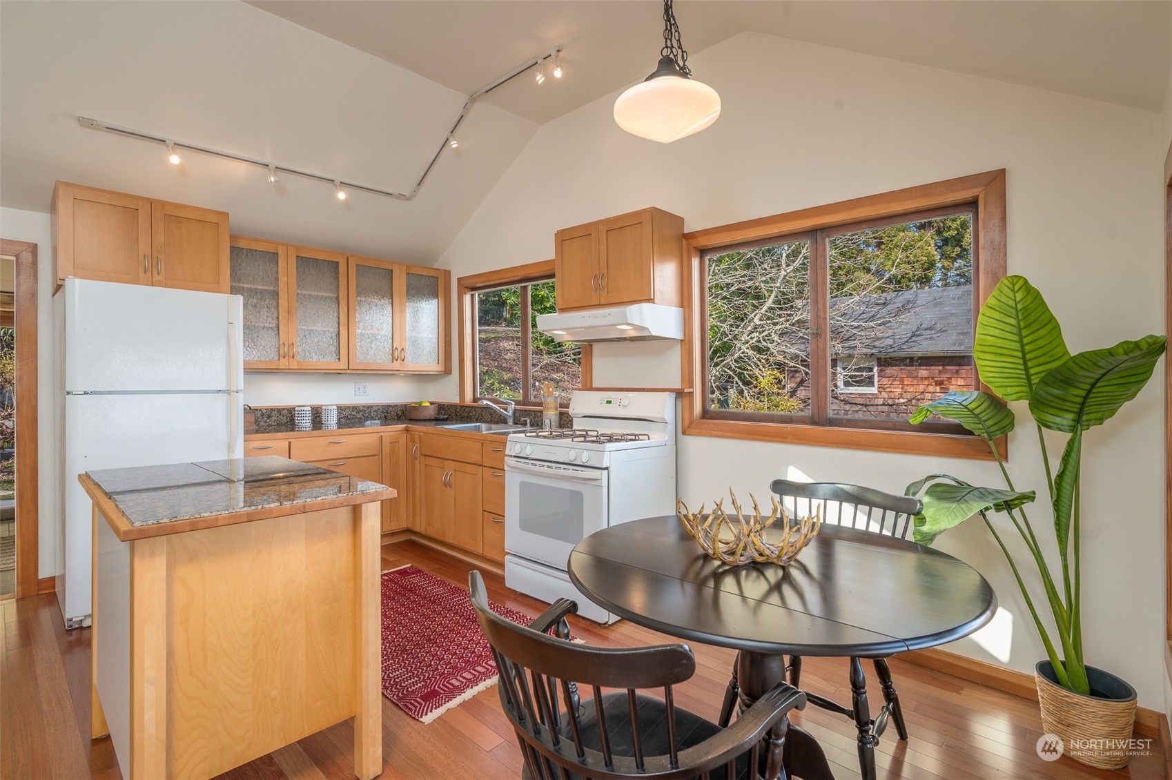 15706 Shanahan Road Southwest Vashon, WA 98070 - Photo 17 of 32 Gallery Image 17