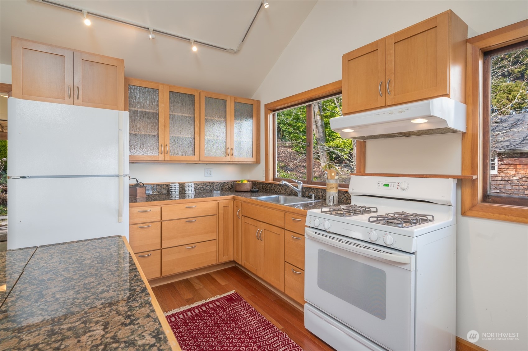 15706 Shanahan Road Southwest Vashon, WA 98070 - Photo 18 of 32 Gallery Image 18