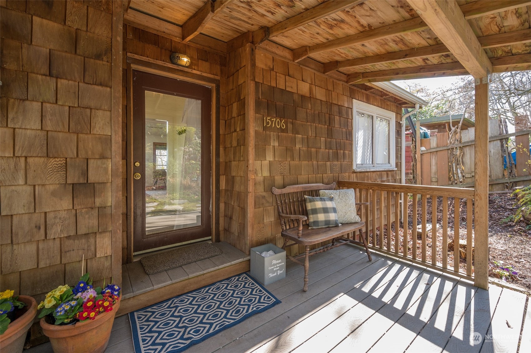 15706 Shanahan Road Southwest Vashon, WA 98070 - Photo 9 of 32 Gallery Image 9