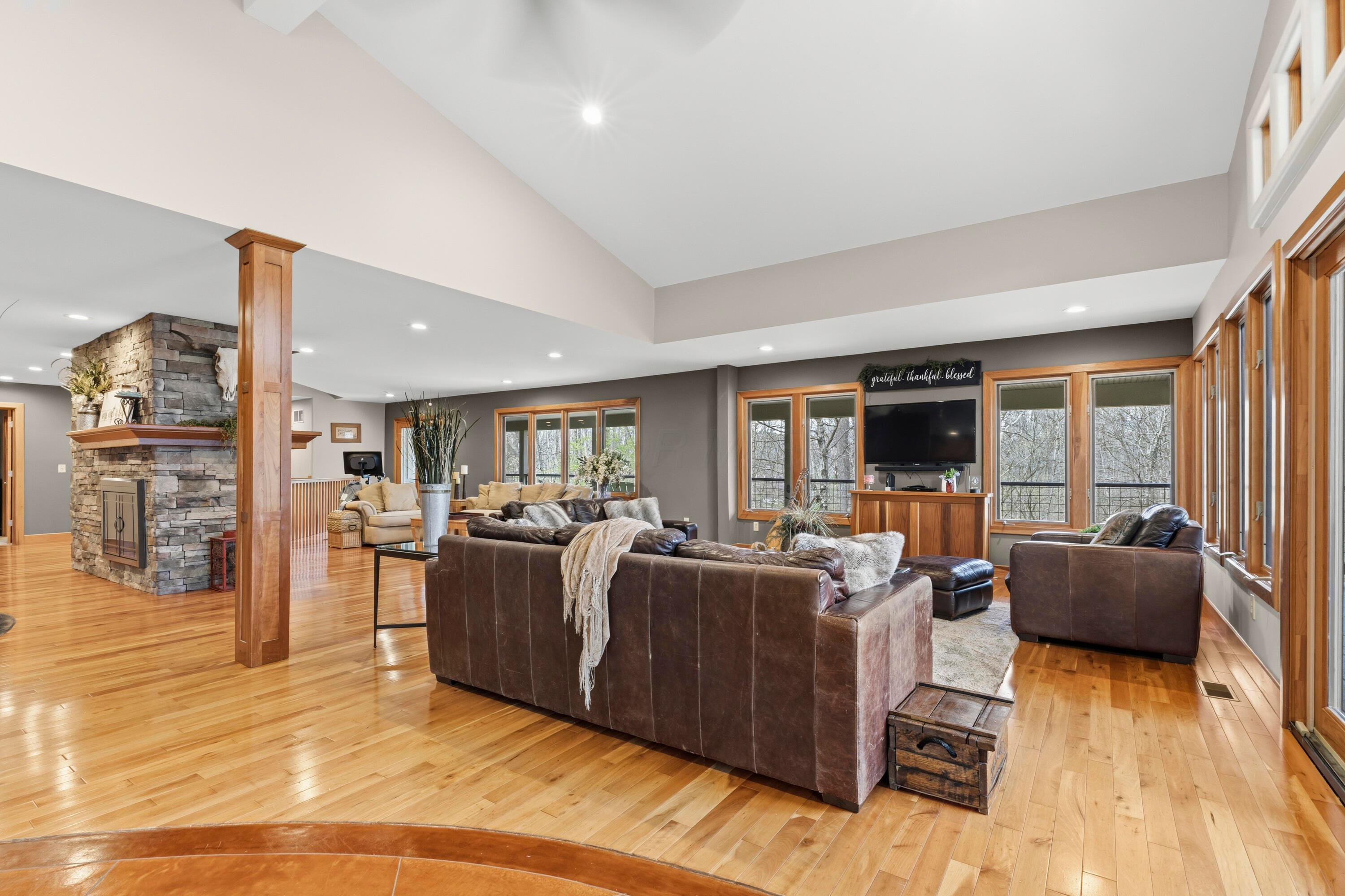 7860 Schott Road Westerville, OH 43081 - Photo 22 of 71 22. Great Room