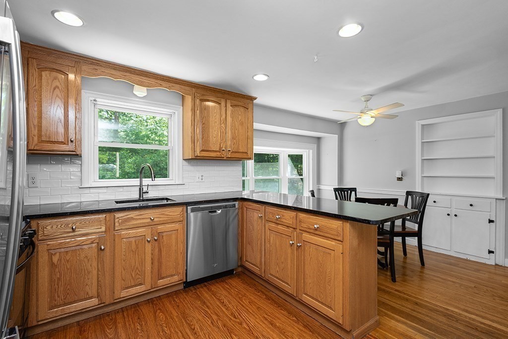 4 Cross Street Foxboro, MA 02035 - Photo 6 of 31