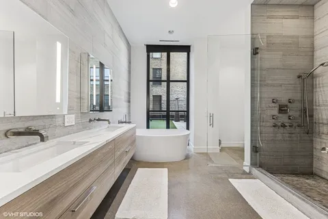 $3,200,000 | 900 West Washington Boulevard, Unit 202, Chicago, IL 60607